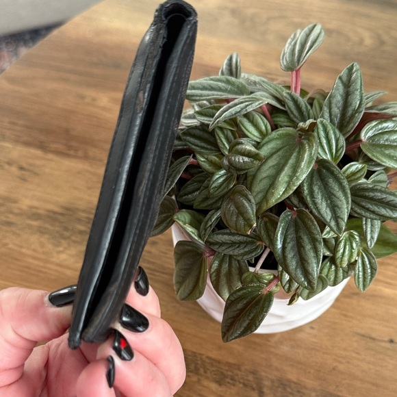 ** FENDI ** zucca canvas Elegant Black Men's Bifold Wallet - Picture 13 of 15